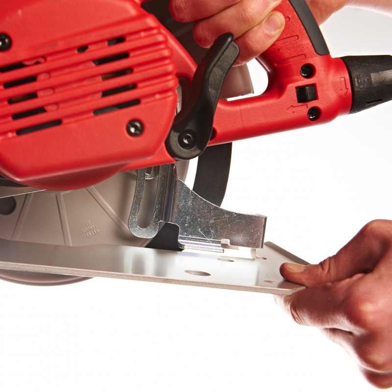 SCS65Q PILARKA TARCZOWA MILWAUKEE 638051