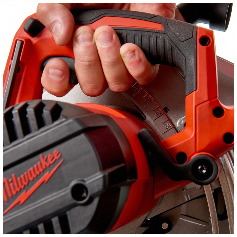 CS85CBE PILARKA TARCZOWA MILWAUKEE 4933451116